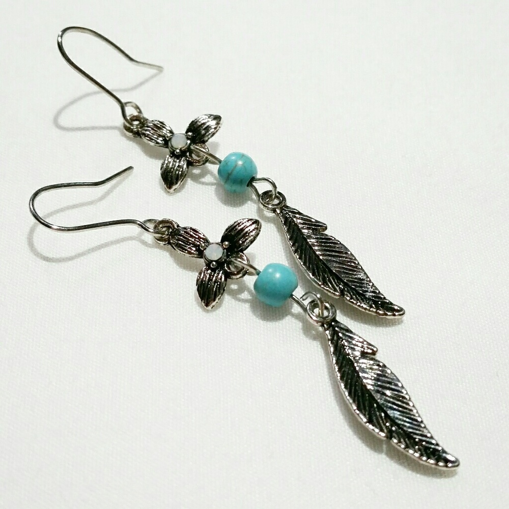 2/$22☆Dangling flower feather earrings